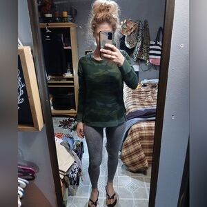 🎈Danskin🎈BUY 1 GET 1 🆓 🎈Camo Sweatshirt Sz S